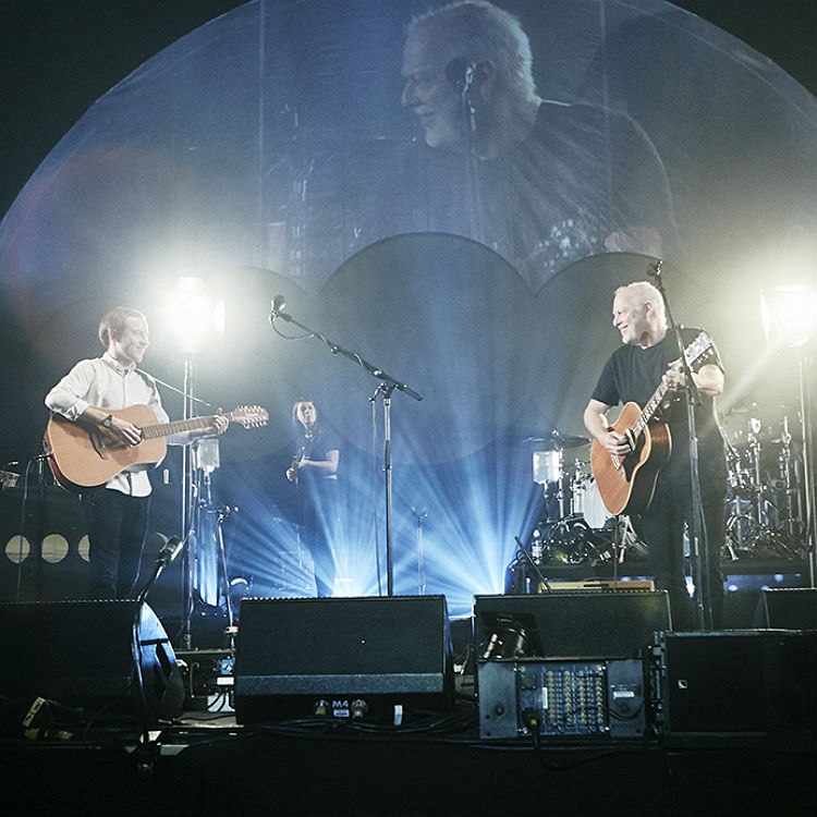 David Gilmour joins Bombay Bicycle Club on stage